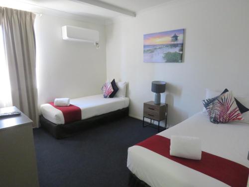 
A bed or beds in a room at Burke & Wills Mt Isa
