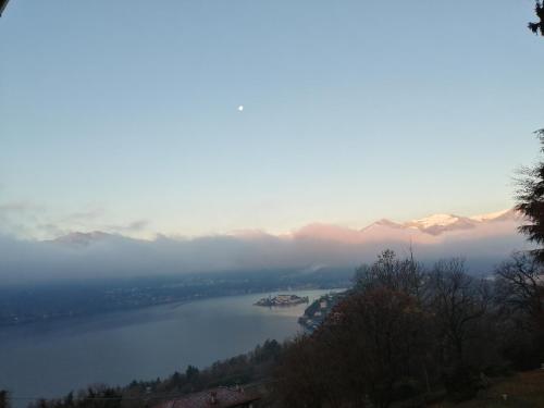 a view of a lake with mountains in the distance at Balconata sul lago in Ameno