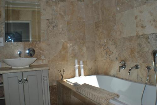 Ένα μπάνιο στο Apartment Jourdan