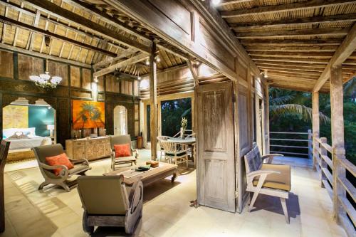 Χώρος καθιστικού στο CASA MIMBA - Seaview Private Pool Villa Padangbai