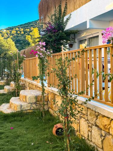 Κήπος έξω από το Alaçatı Barbarossa Hotel