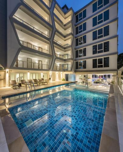 an image of a swimming pool in a building at Le Tada Parkview Hotel in Bangkok
