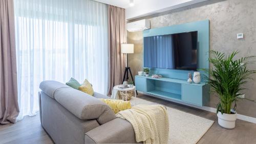 TV o dispositivi per l'intrattenimento presso Il Lago - Turquoise - Cozy Luxurious Smart Home By The Lake