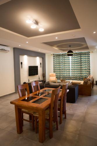 a living room with a table and chairs and a couch at IMOLEASE Kouessi Menontin in Cotonou
