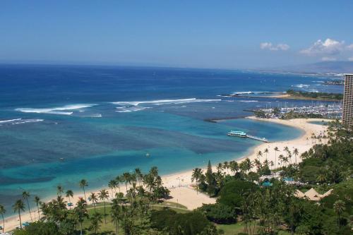 an aerial view of a beach and the ocean at Ka Laʻi Waikiki Beach, LXR Hotels & Resorts in Honolulu