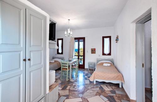 Postel nebo postele na pokoji v ubytování New Aurora Apts Studios