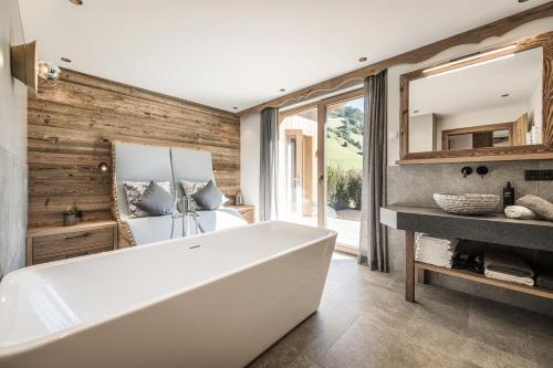 Kúpeľňa v ubytovaní Farm Resort Geislerhof -Family Chalet-