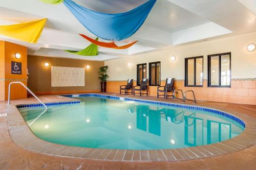 a pool in the middle of a hotel room at Comfort Inn & Suites Brighton Denver NE Medical Center in Brighton