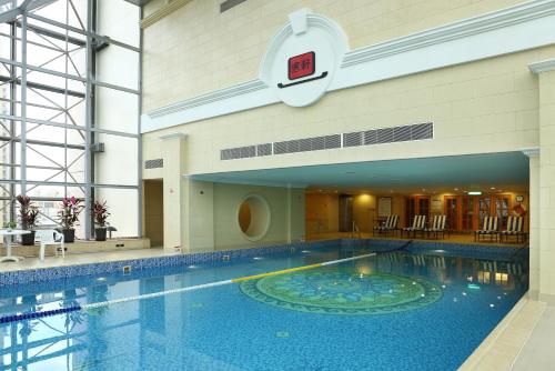 a large swimming pool in a building with a pool at Han Hsien International Hotel in Kaohsiung