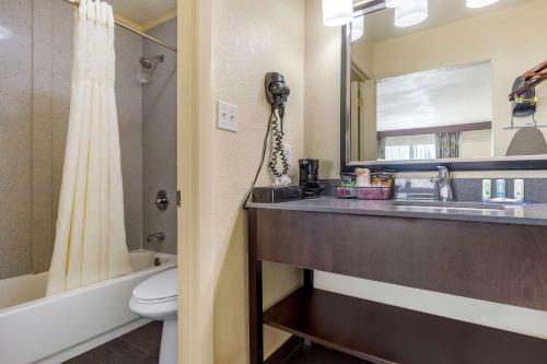 Gallery image of Quality Inn Airport South in Charlotte