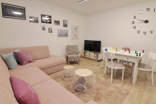 a living room with a couch and a table at Chata Matzo in Mýto pod Ďumbierom
