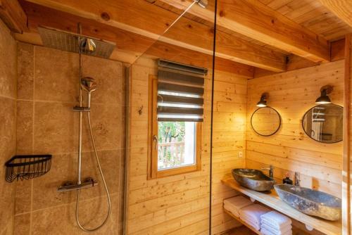 A bathroom at Château des Fousseries