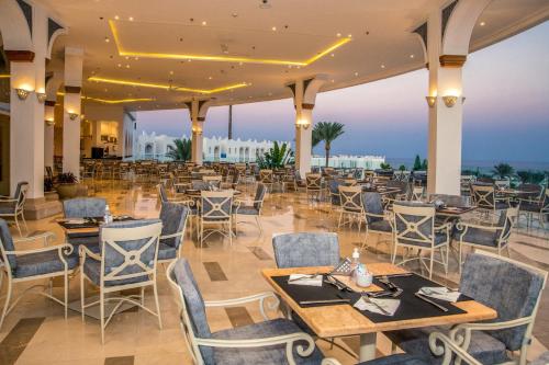 مطعم أو مكان آخر لتناول الطعام في Sunrise Diamond Beach Resort -Grand Select