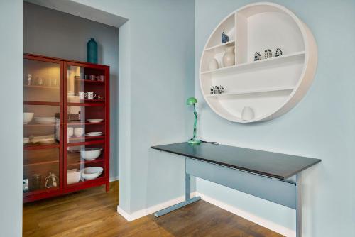 a dining room with a table and a mirror at Five Churches View apartments in Haarlem