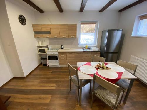A kitchen or kitchenette at Privat Greta