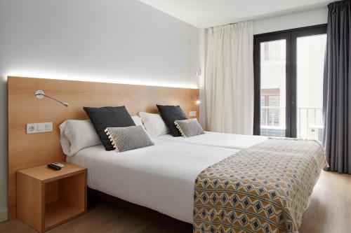 Ένα ή περισσότερα κρεβάτια σε δωμάτιο στο Hostal Arriazu