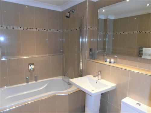 A bathroom at Hollies Hotel 