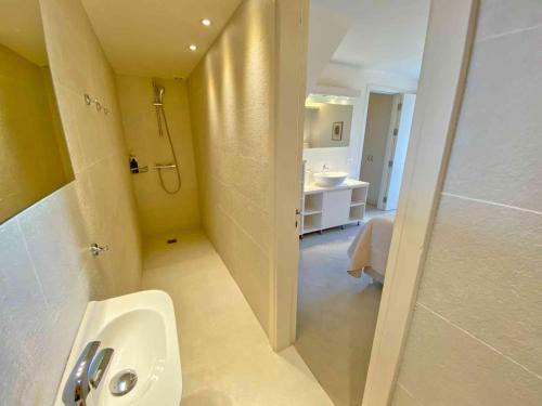 Bilik mandi di Paleopetres K-Two - Premium Double Suite Double - Kalami -