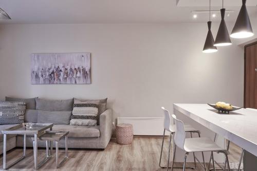 Charitos IΧ, Chic n modern 2BD Apt