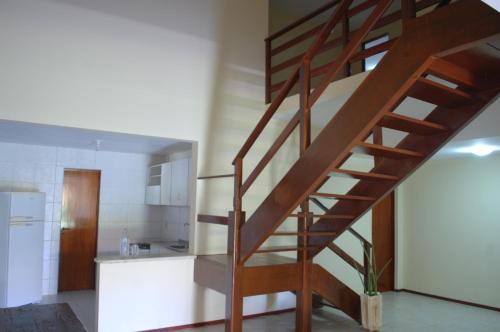 a kitchen with a wooden staircase in a room at Aqua Villa by Garvetur in Beberibe