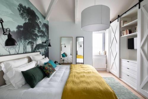Postel nebo postele na pokoji v ubytování Dinard, très bel appartement***** avec vue sur mer