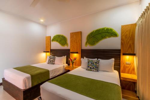 Een bed of bedden in een kamer bij Apartamentos Equipados RyA del Volcán