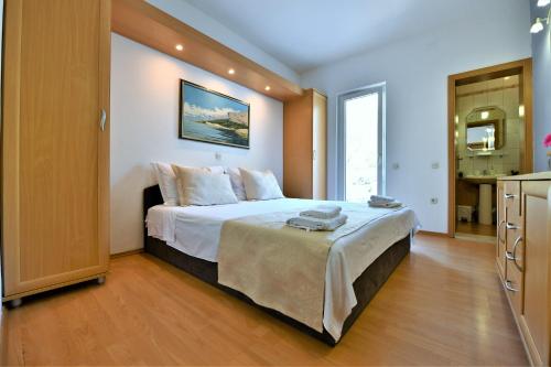 Un pat sau paturi într-o cameră la Villa Nora