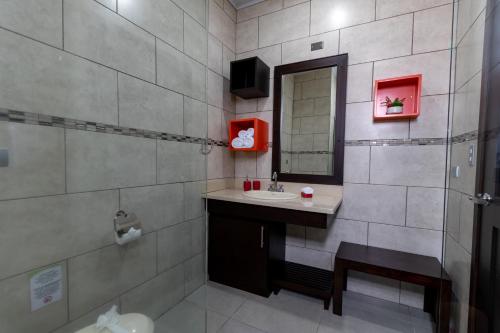 Vonios kambarys apgyvendinimo įstaigoje Apartamentos Equipados RyA del Volcán