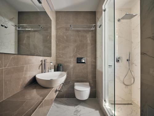 Ett badrum på Astarte Villas - Onda Beach Villa