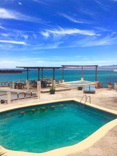a swimming pool with a view of the ocean at Villa Paraíso in La Ventana
