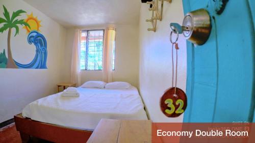 a small room with a bed and a table at Blue Iguana in Sámara