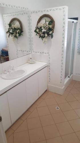 Gambar di galeri bagi Mandurah Riverfront Holiday Rental di North Yunderup