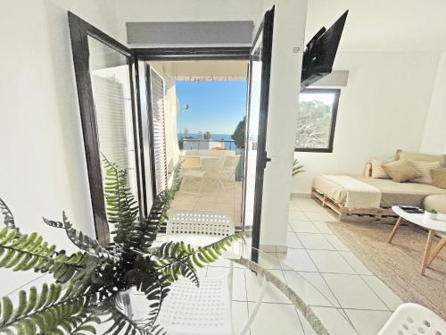 Beachfront Oura - 100m Beach, Seaview, Garage, 300m Strip