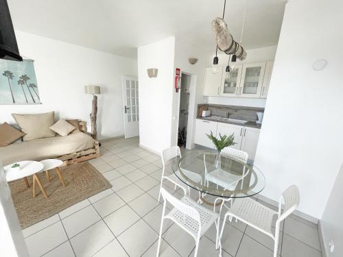 Beachfront Oura - 100m Beach, Seaview, Garage, 300m Strip