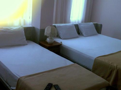 Cama o camas de una habitación en Himagira Hotel