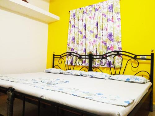 Postel nebo postele na pokoji v ubytování Shalom Guest House