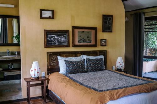 Un pat sau paturi într-o cameră la An Villa boutique resort