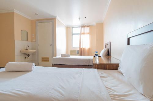 Cama ou camas em um quarto em Dechmark Hotel