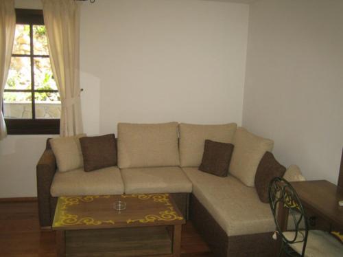 a living room with a couch and a coffee table at Gurko Hotel in Veliko Tŭrnovo