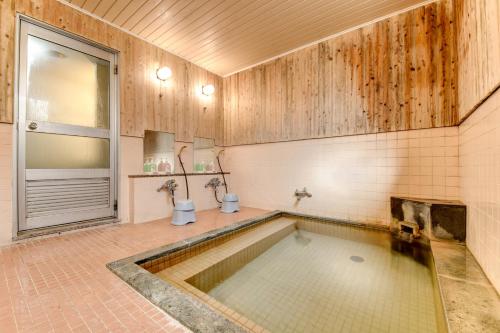a swimming pool in a room with wooden walls at Hotel La Montagne Furuhata in Hakuba