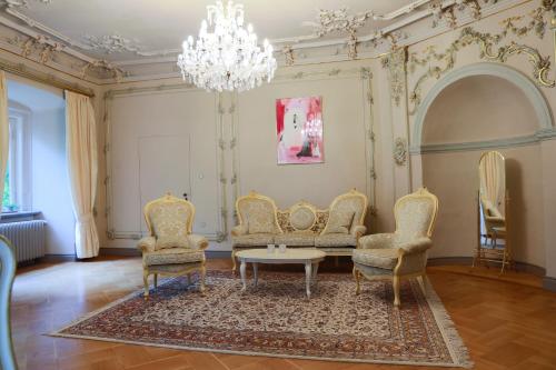 Ruang duduk di Romantik Hotel Schloss Hohenstein