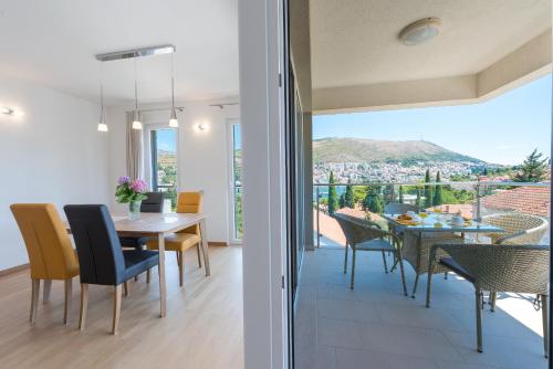 Nespecifikovaný výhled na hory nebo výhled na hory při pohledu z apartmánu