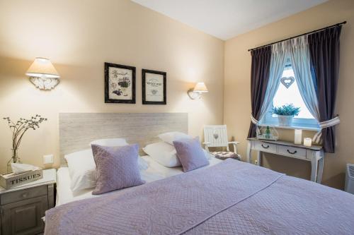 Łóżko lub łóżka w pokoju w obiekcie Villa Aurora