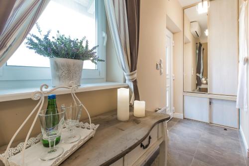 a bathroom with a table with candles and a window at Villa Aurora in Bojanowo