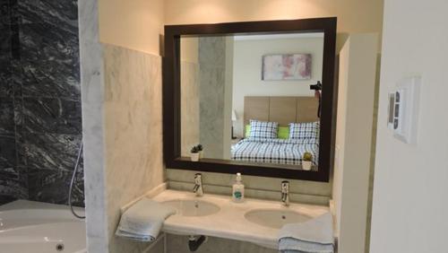 Phòng tắm tại HL 006 Luxury 2 bedroom apartment on HDA Golf Resort, Murcia