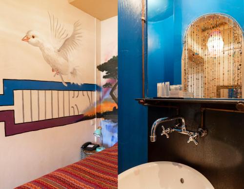 a bathroom with a bird cage on the wall at Hotel Bazar in Rotterdam
