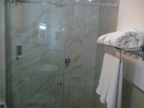 Koupelna v ubytování Drini Hotel