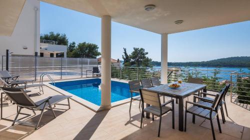 Πισίνα στο ή κοντά στο Villa Jasmin