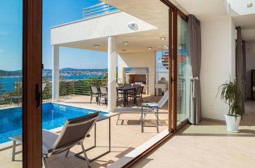 Πισίνα στο ή κοντά στο Villa Jasmin