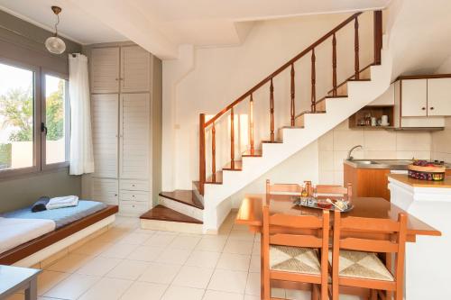 A kitchen or kitchenette at Villa Krini